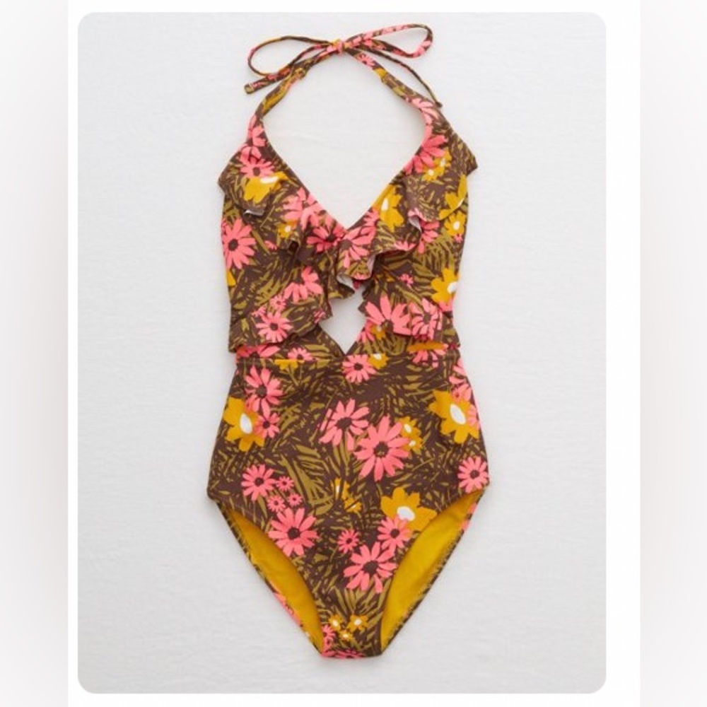 Aerie ruffle one piece, open back swimsuit! Size medium, only worn twice!